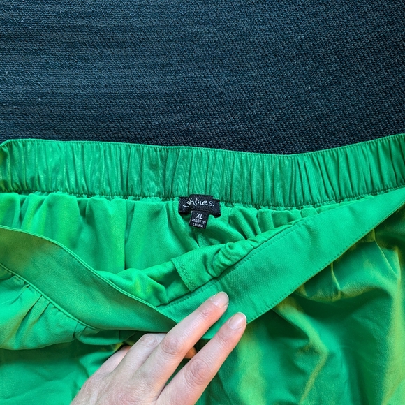 Green scalloped shorts with lace detail * NWT - Picture 4 of 7